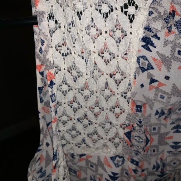 ||Patterned shirt|| - Picture 3 of 4